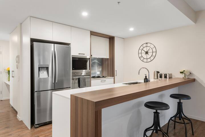 South Bank Stunner! ~ 3 Bed/2 Bath/1Car/Views gallery image 4