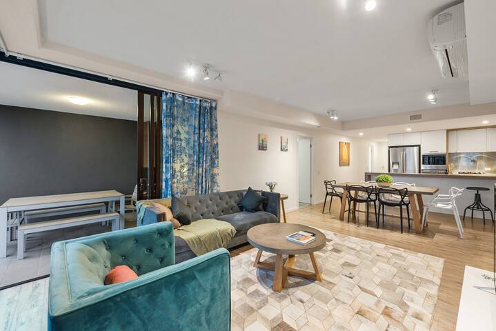 South Bank Stunner! ~ 3 Bed/2 Bath/1Car/Views gallery image 2