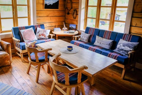 Top performing Airbnb: Authentic Arctic Husky Lodge • Wood-fired Sauna in Målselv
