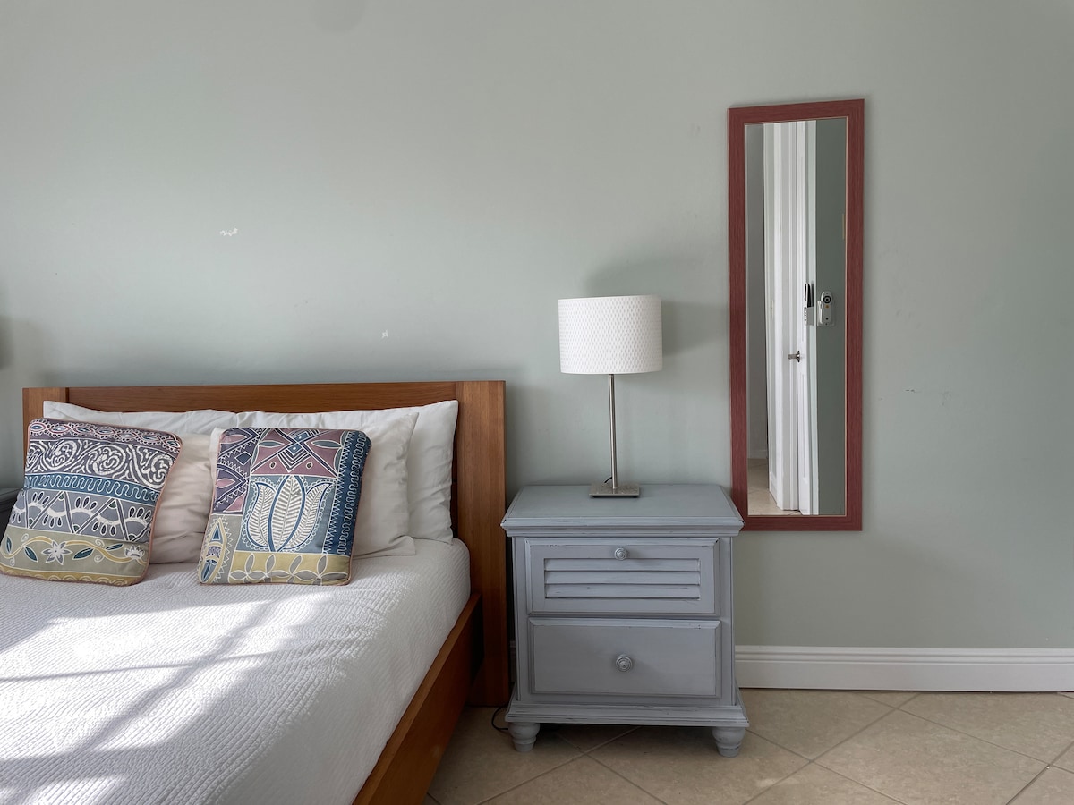 Double bedroom with desk space and shared access to shower room.  Queen sized bed.