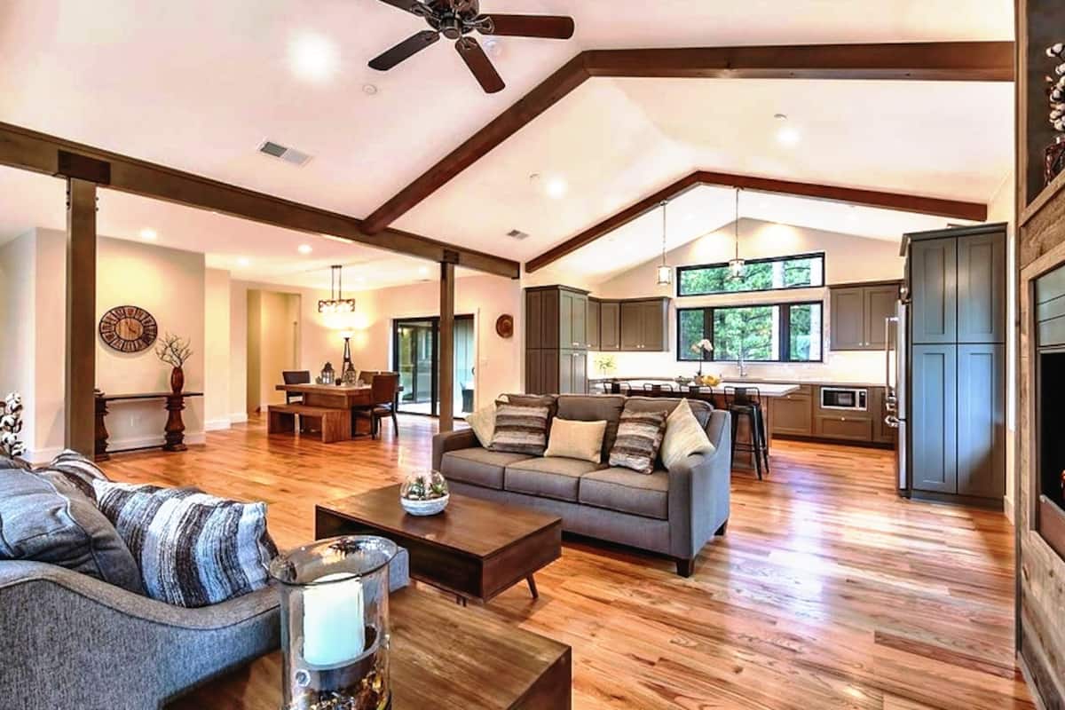 Tahoe estate room
