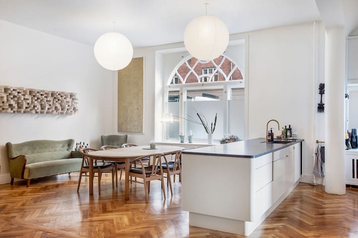 Great 6BR flat – 3 families in central Copenhagen