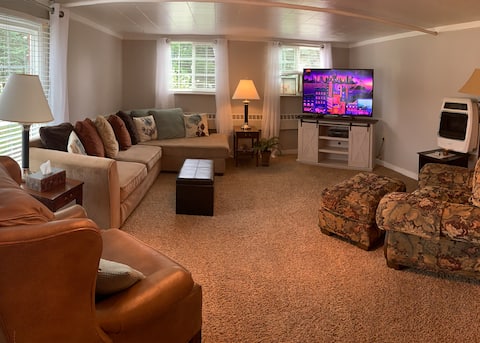 Top performing Airbnb: The Yoder's on Somerset: Sleeps 1-6 (in Berlin) in Berlin