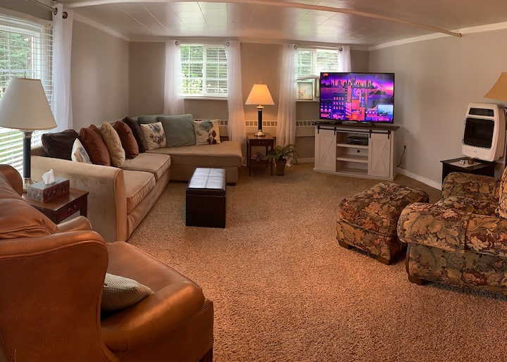 The Yoder's on Somerset Sleeps 1 to 6 Apartments for Rent in