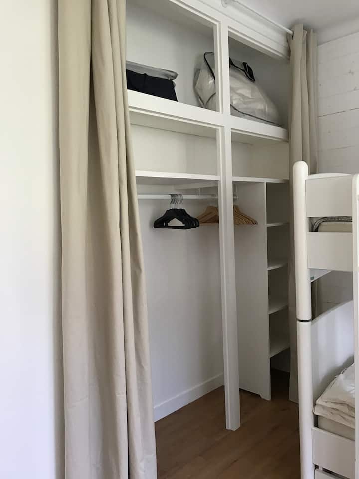 La habitación de los niños, el vestidor