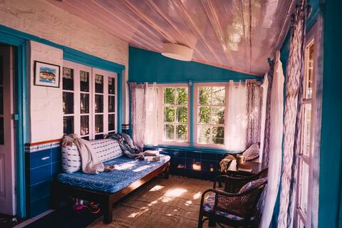 The Landour Cottage ~ Heritage Forest Home