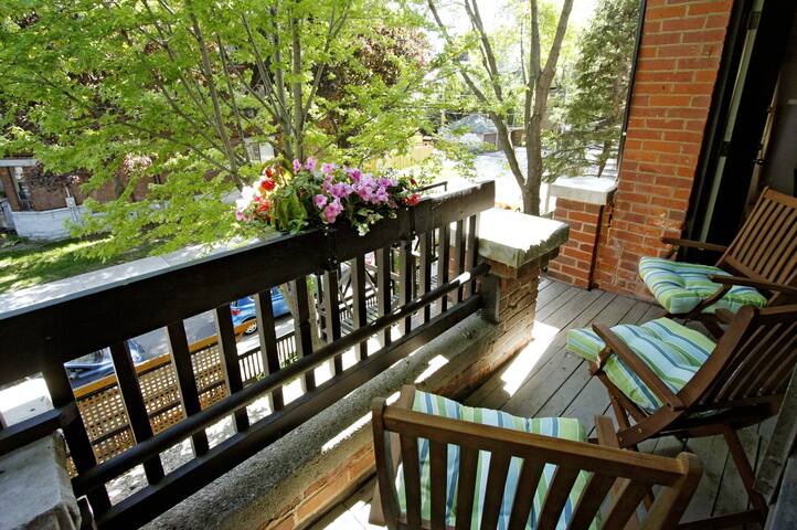 Spacious Loft w/ Victorian Charm & Balcony! gallery image 4