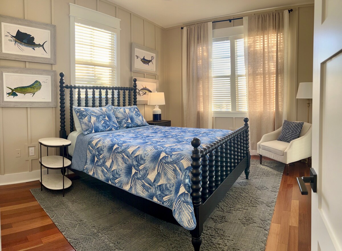 ห้องพักสำหรับผู้เข้าพักชั้นแรกพร้อมเตียงควีนไซส์