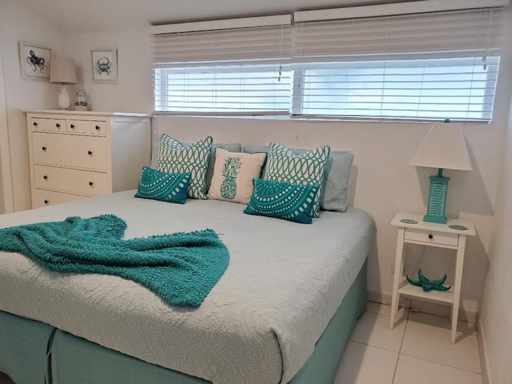 Second bedroom with king sized bed option.