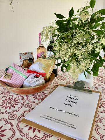 Hillside Holiday House with Ocean views & breezes. gallery image 4