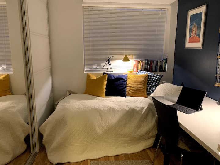 Bedroom (90x200cm bed)/homeoffice
