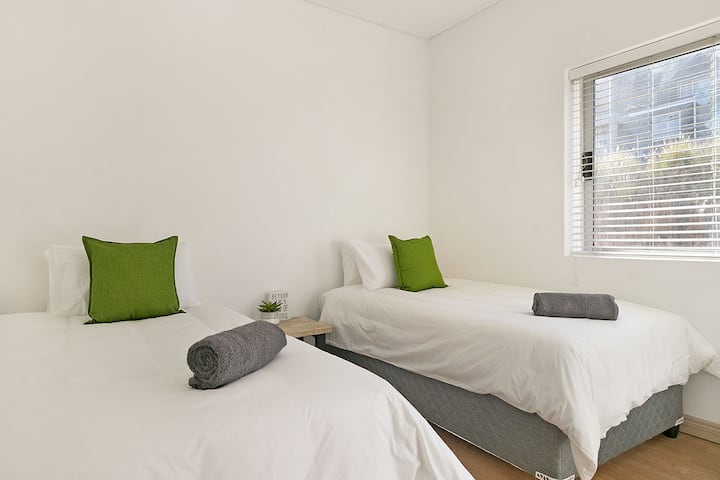 3/4ベッド2台の2つ目の寝室。