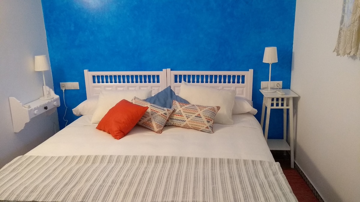 Spálňa s dvoma lôžkami, ktoré môžu byť nastavené ako dvojposteľ. 