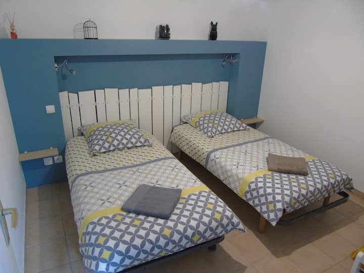 ห้องนอน 2 เตียงเดี่ยว 90x190