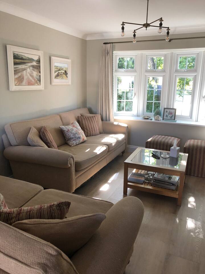 Beautiful 2 bedroom house with off road parking. Houses for Rent in