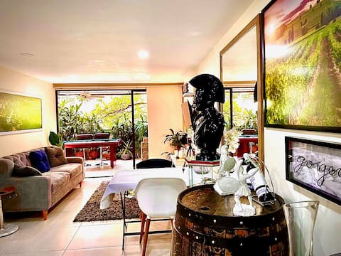 Top performing Airbnb: Luxury Flat Medellín Poblado Provenza Jacuzzi A/C in El Poblado
