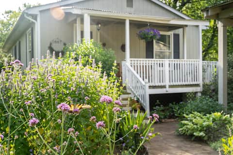 Cottage in the Country (close to UVA!)