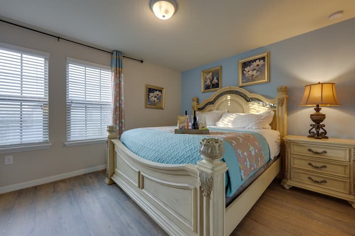 Suite de dormitorio tamaño king en el segundo piso