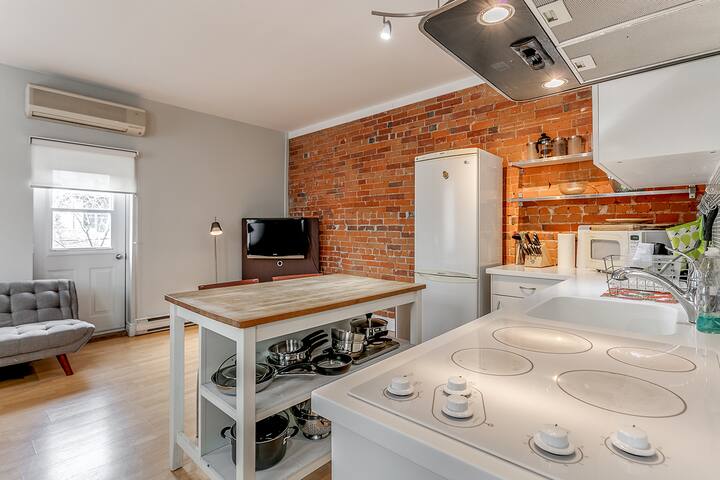 Charming Loft w/ Skylight & Balconies! gallery image 3