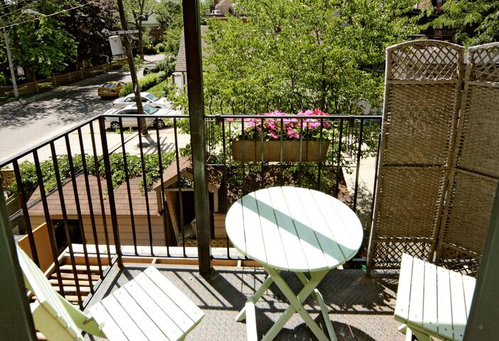 Charming Loft w/ Skylight & Balconies! gallery image 4