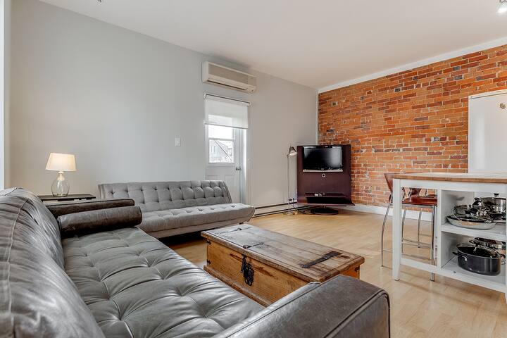 Charming Loft w/ Skylight & Balconies! gallery image 2