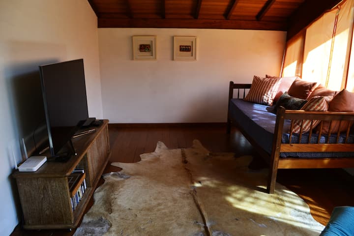 الميزان وغرفة التلفزيون