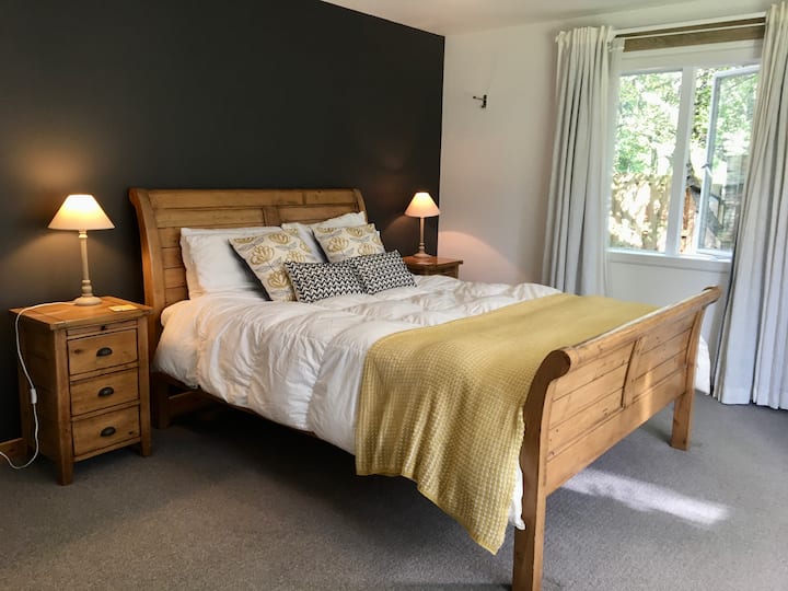 Kingsize bedroom