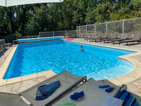 Villa Quatannens with view and large pool