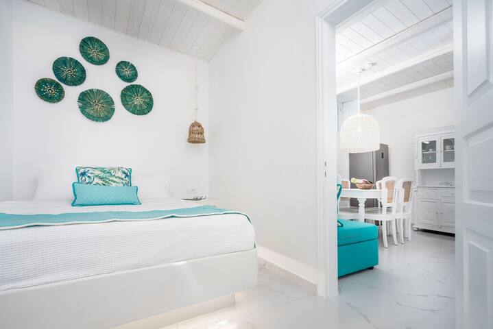 Emerald 3bd Sunset/Sea View Villa w Pool & HotTub gallery image 4