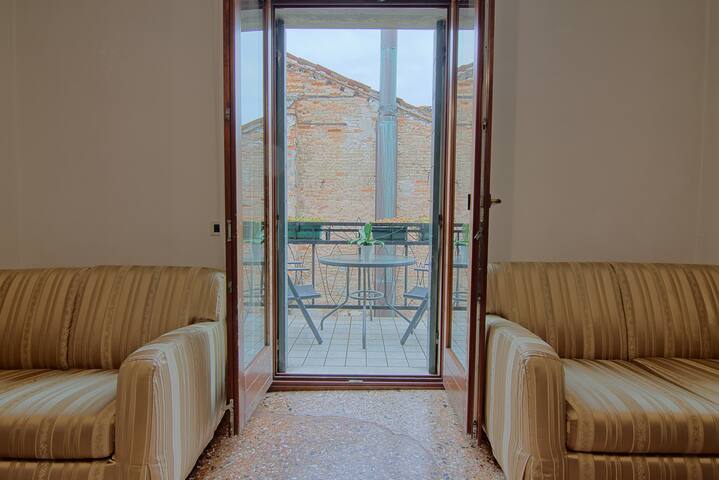 Appartamento centrale e luminoso con balcone