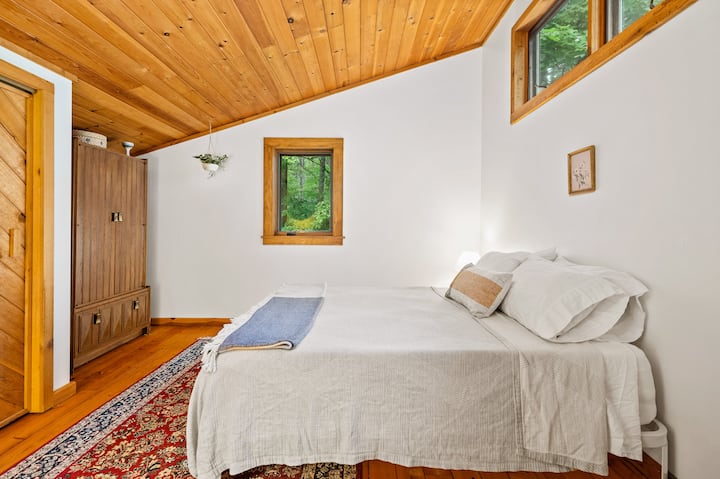 Upstairs bedroom with full bed