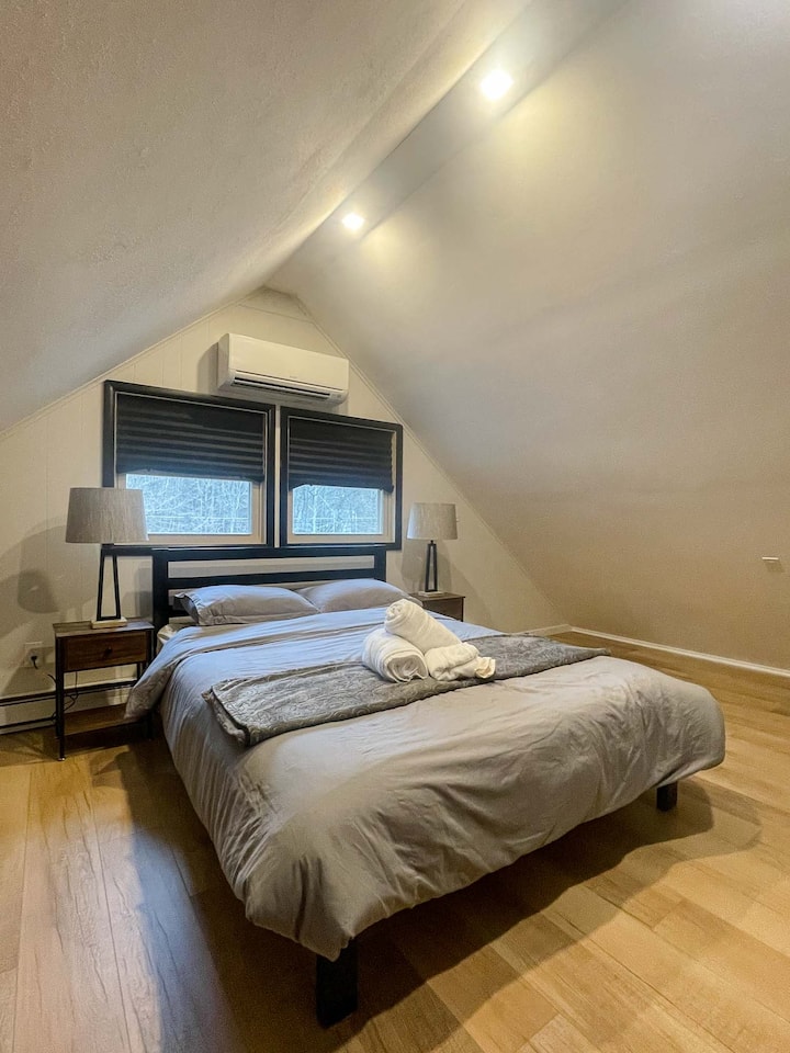 Spavaća soba 1 (glavna spavaća soba na 3. katu) s bračnim krevetom
