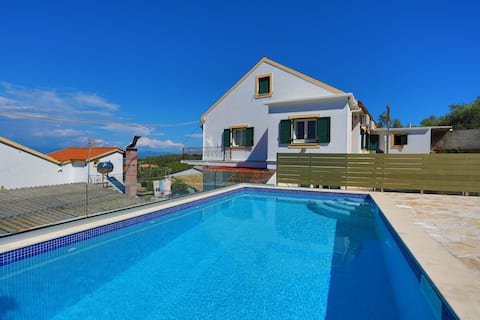 Thea Antonis: Amazing sea views, Private Pool, A/C