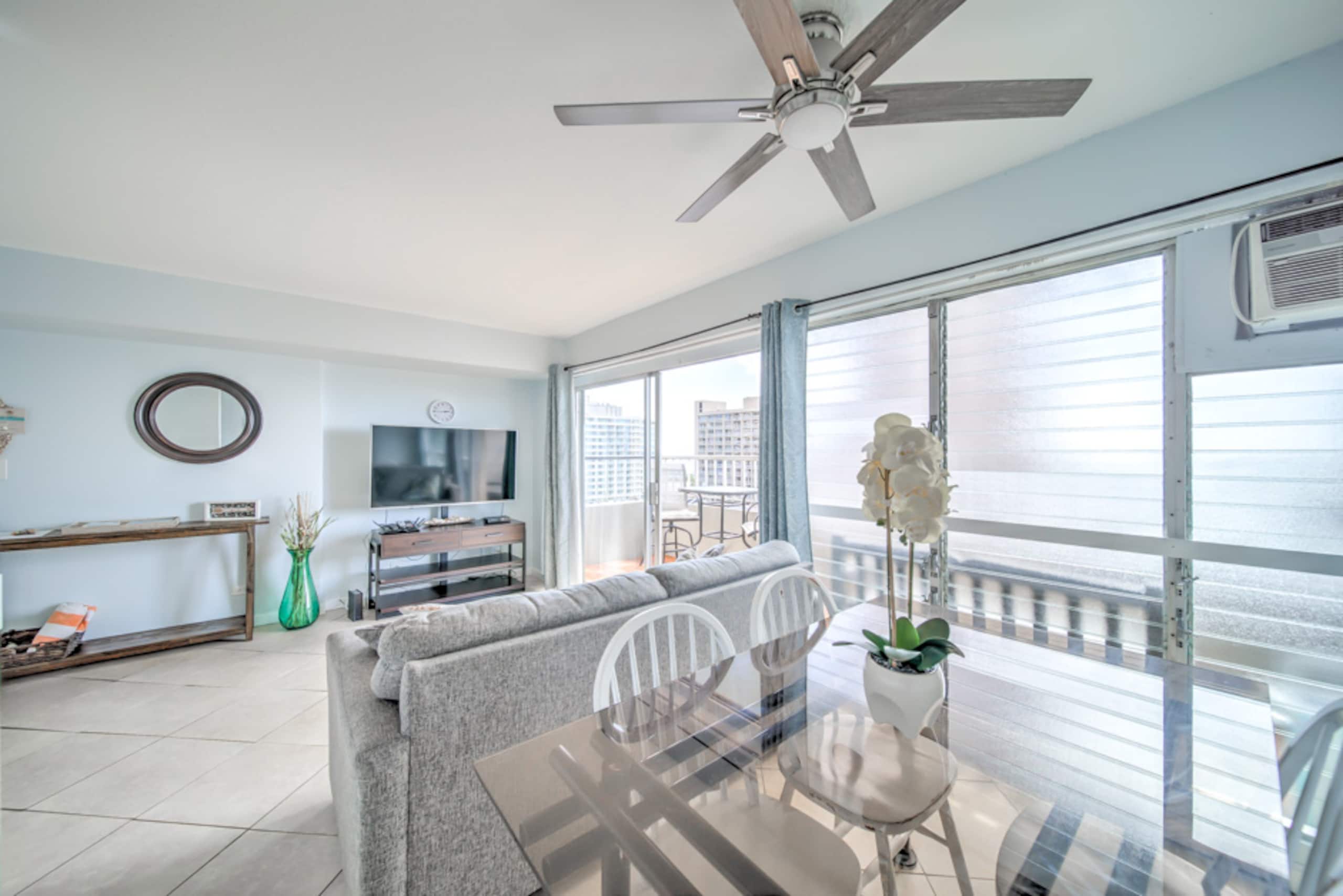 Condo in Honolulu · ★4.74 · 1 bedroom · 2 beds · 1 private bath - Image 4