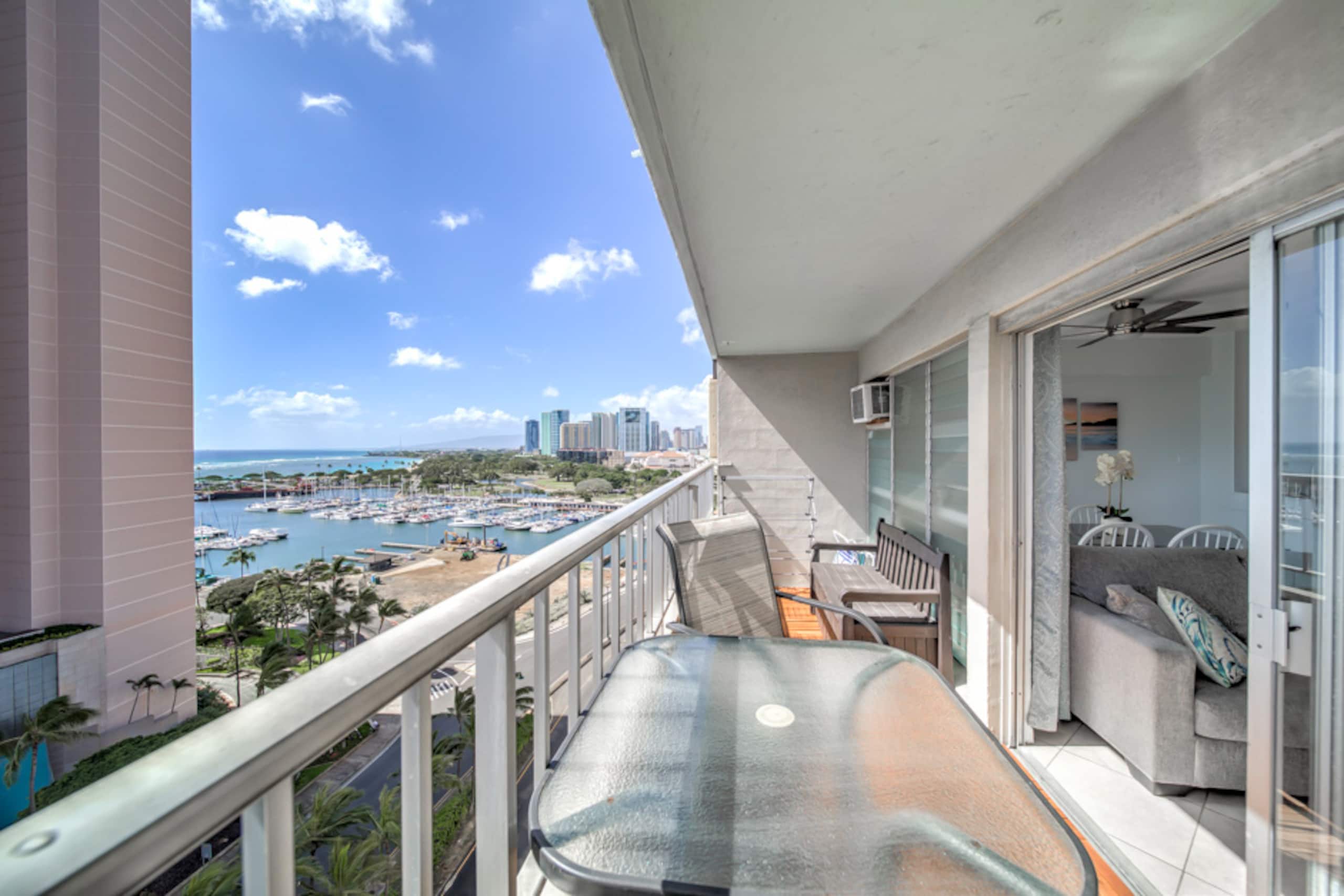 Condo in Honolulu · ★4.74 · 1 bedroom · 2 beds · 1 private bath - Image 2