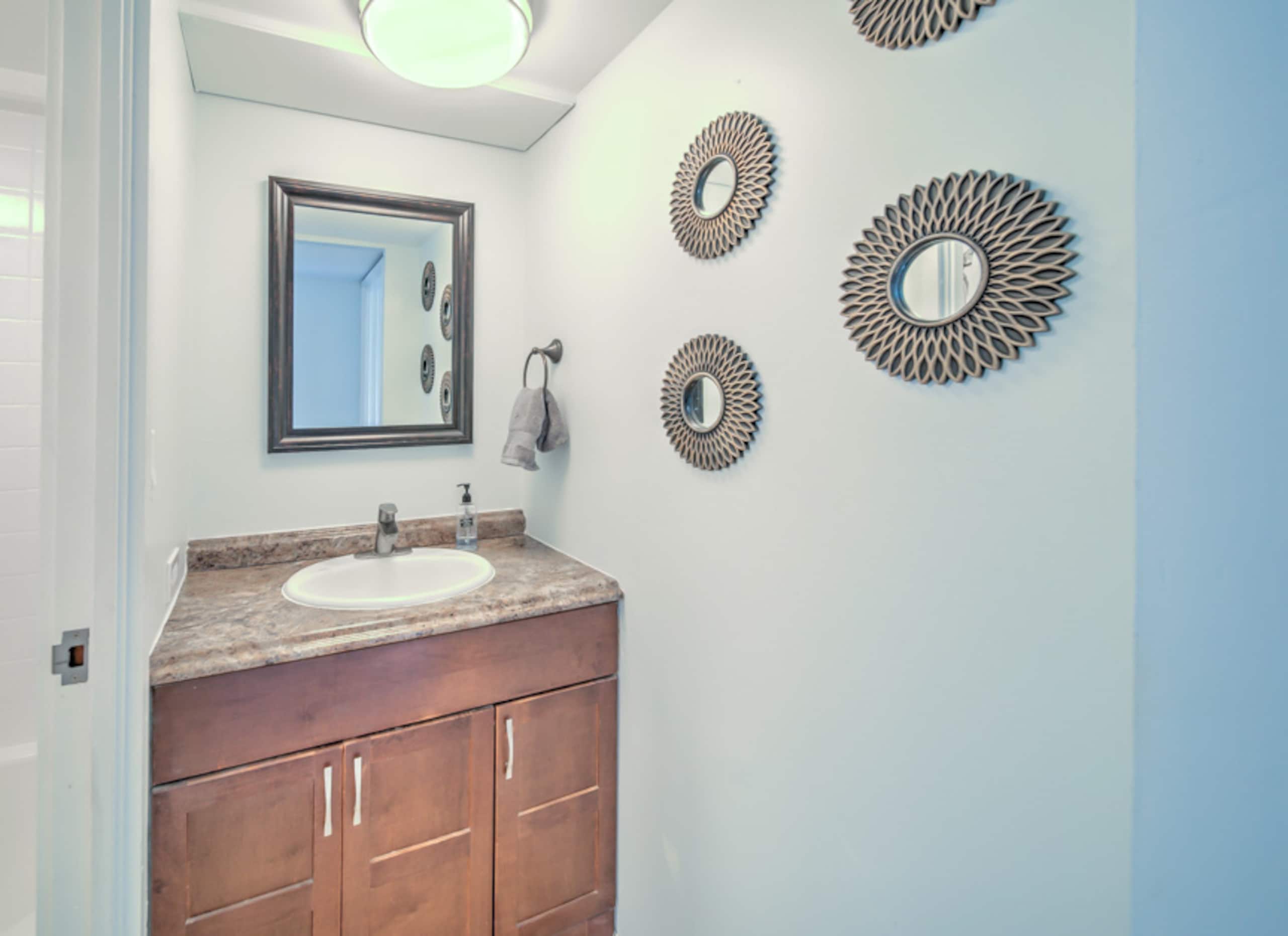 Condo in Honolulu · ★4.74 · 1 bedroom · 2 beds · 1 private bath - Image 13