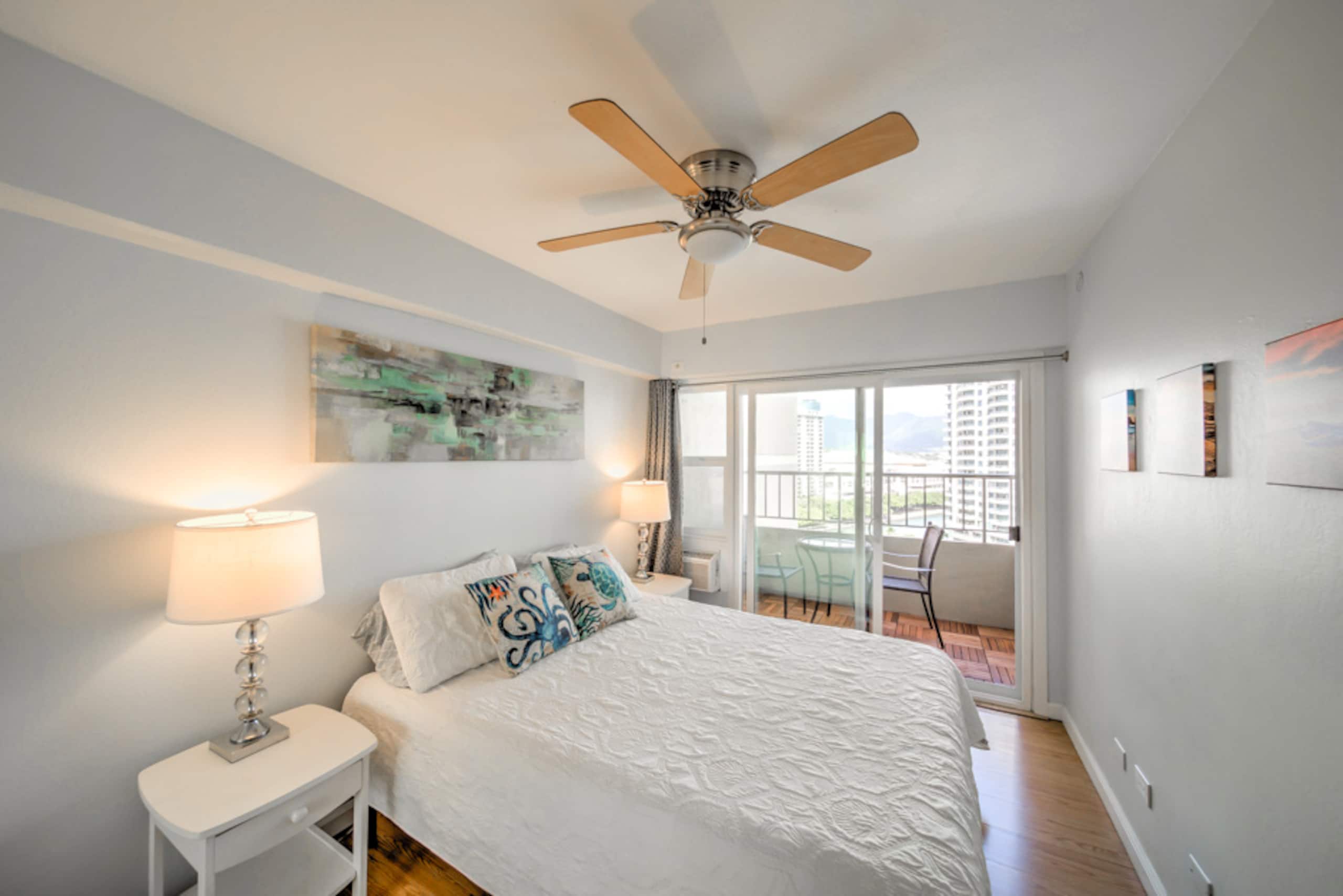 Condo in Honolulu · ★4.74 · 1 bedroom · 2 beds · 1 private bath - Image 15