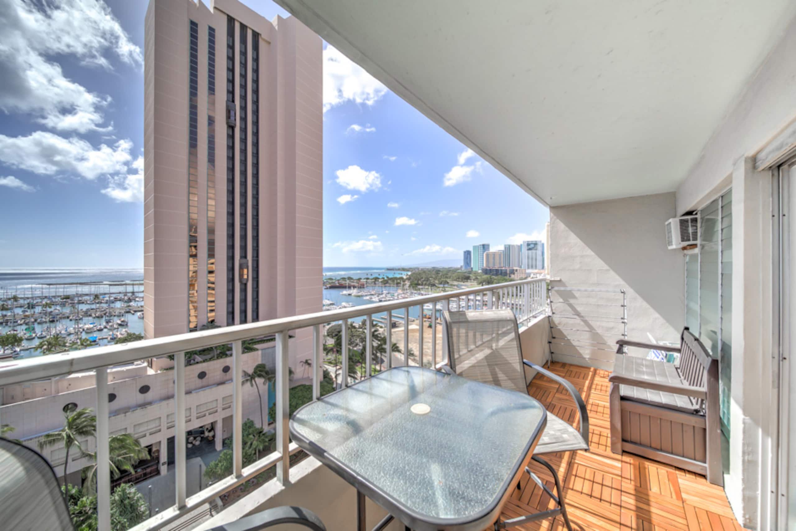 Condo in Honolulu · ★4.74 · 1 bedroom · 2 beds · 1 private bath - Image 8