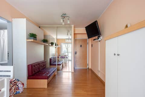 Successful Airbnb property: Single-room apartment in Comuna 3