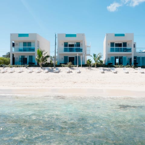 Stylish & Contemporary 2-Bedroom Villa