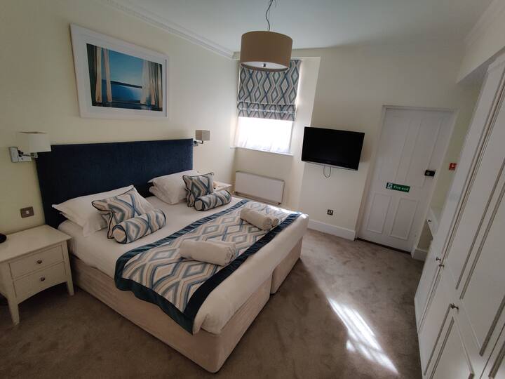 带套内卫生间的主卧