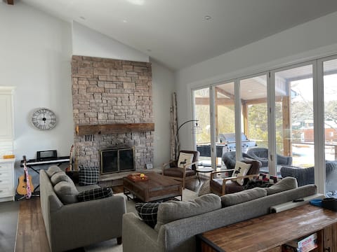 Popular Airbnb listing: Muskoka Sunsets in Gravenhurst