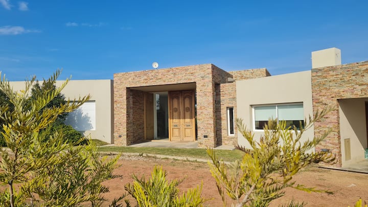 Spectacular House/Farm Private Neighborhood/Security