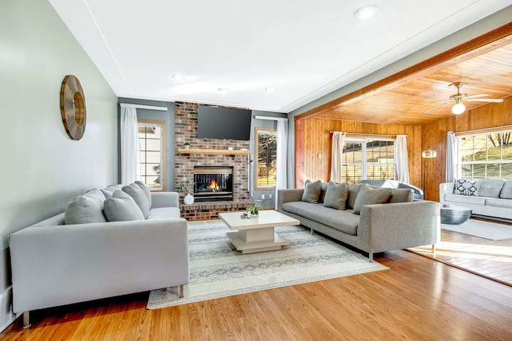 SPACIOUS☆MINNEAPOLIS SUBURBS☆TWIN CITIES☆BY LAKES