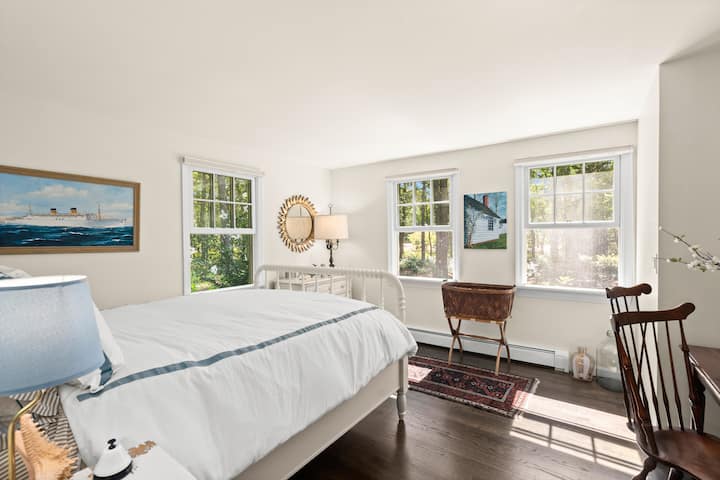 First floor bedroom with desk 
