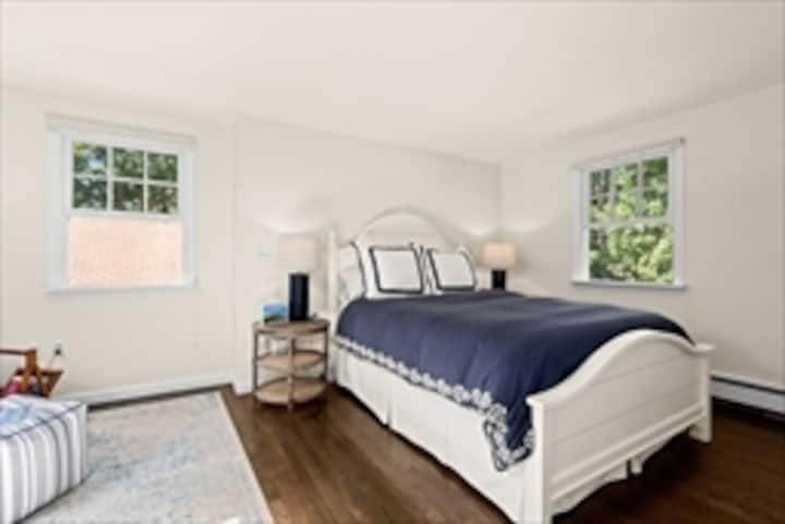 2nd floor bedroom and sitting area