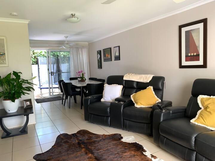 Cozy home at varsity lakes Townhouses for Rent in Varsity Lakes