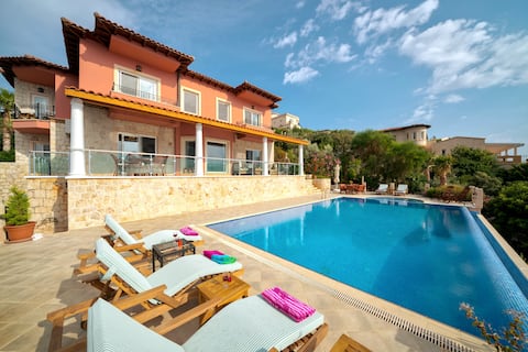 VillaPoseidonAtSea-KaşPeninsula-HeatedPoolinWinter
