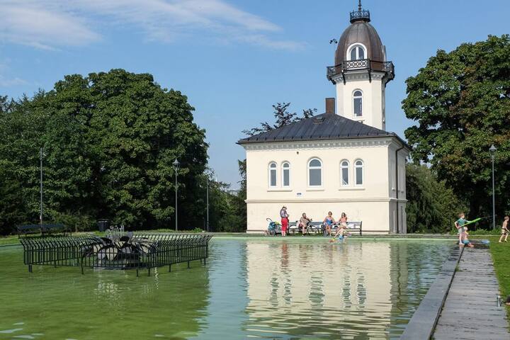 Stately, huge and luxury apartment gallery image 2