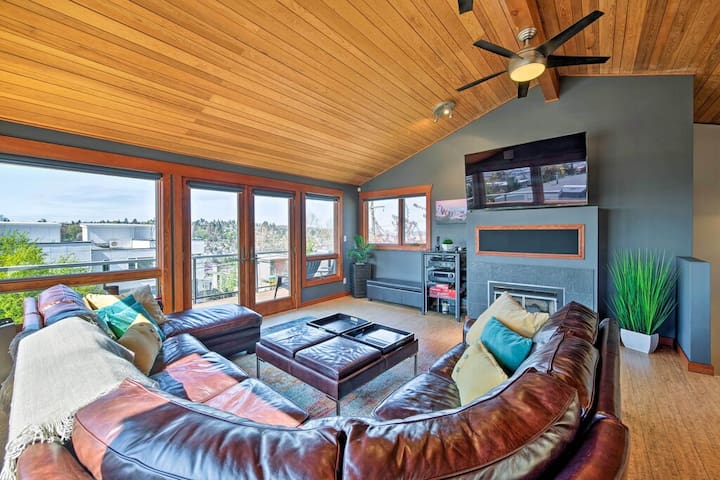 Scenic Water-View Queen Anne Home, 2Mi to Downtown gallery image 2